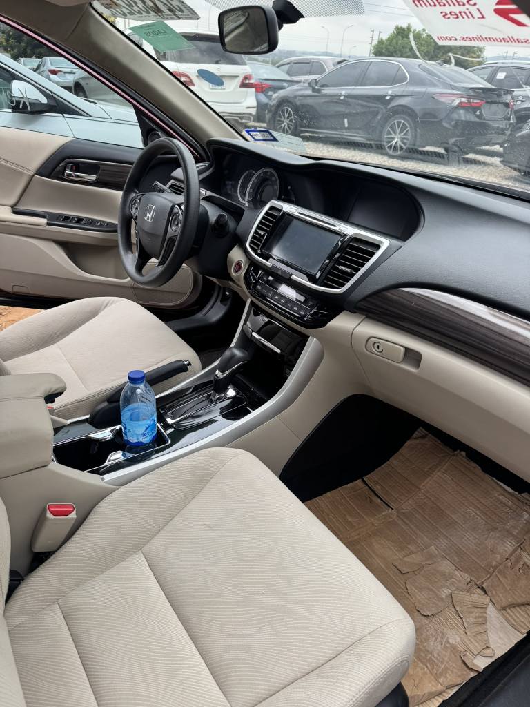 A picture of Foreign Used Accord Keyless Double Screen 360 Camera 2016