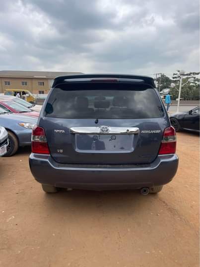 A picture of Toyota Highlander 2006