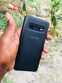 A picture of Samsung s10