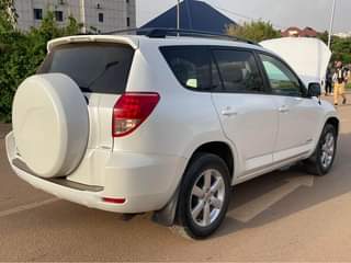 A picture of Rav4 2008