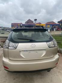 A picture of Lexus rx330