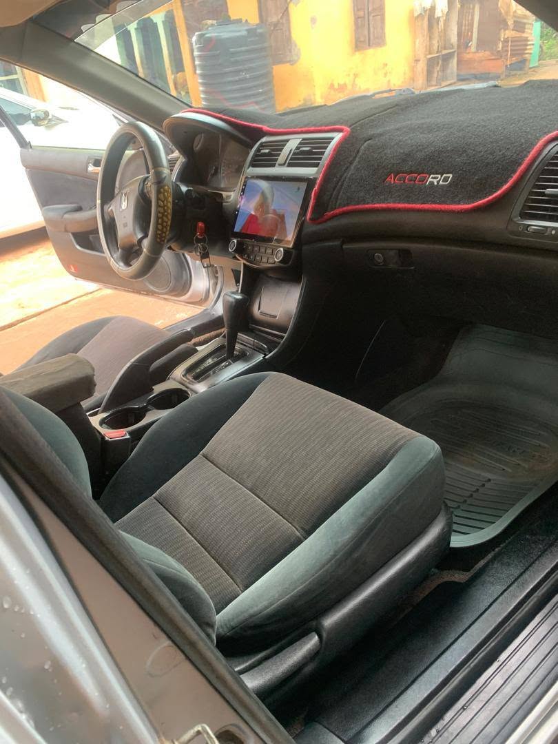 A picture of Honda Accord 2004
