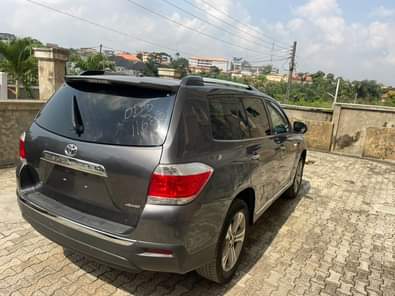 A picture of This is fully loaded Toyota Highlander 2013 model direct toks