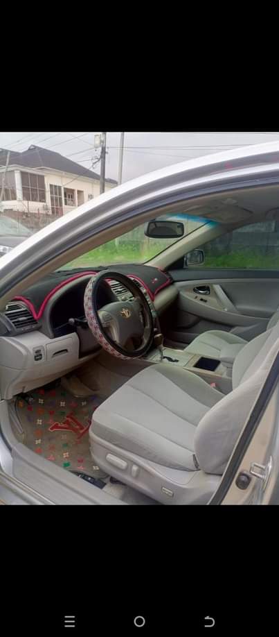 A picture of Toyota Camry LE year 2009 Tok standard engine and transmission