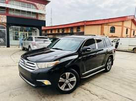 A picture of 2013 TOYOTA HIGHLANDER