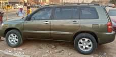A picture of Toyota Highlander 2004 Model