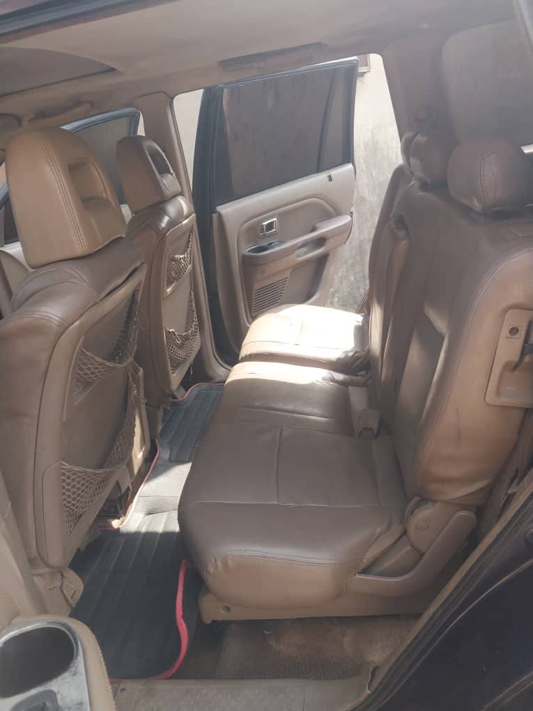 A picture of Honda pilot 05 For Sale