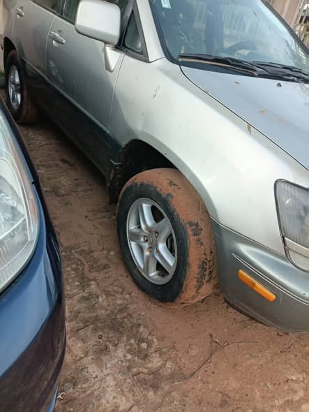 A picture of First body Registered 2003 rx300 Engine Gear AC Price 2