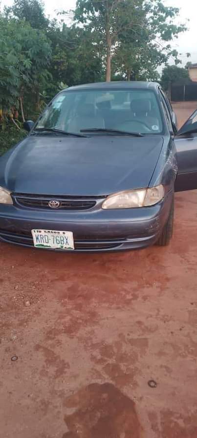 A picture of 2000 Toyota Corolla