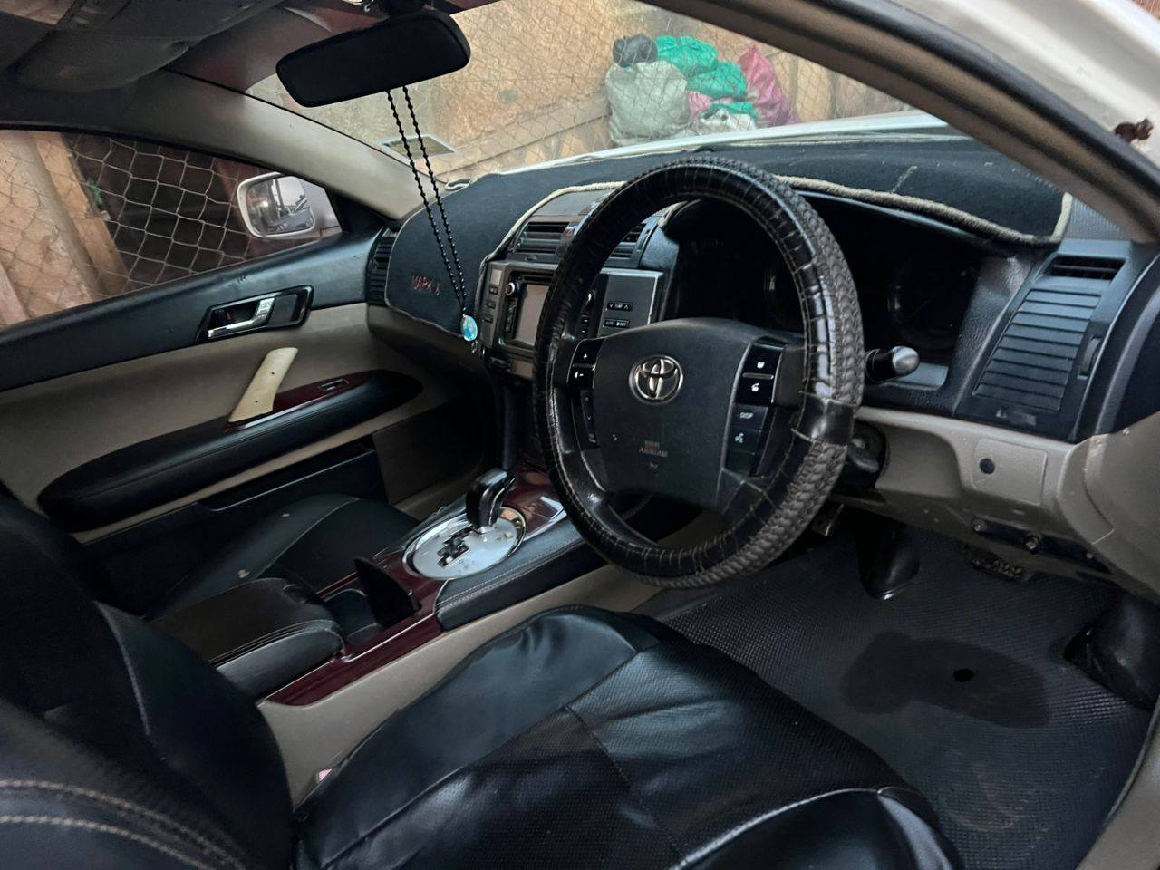 A picture of Toyota mark x