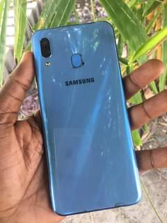 A picture of Samsung a30