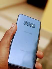 A picture of Samsung galaxy s10e