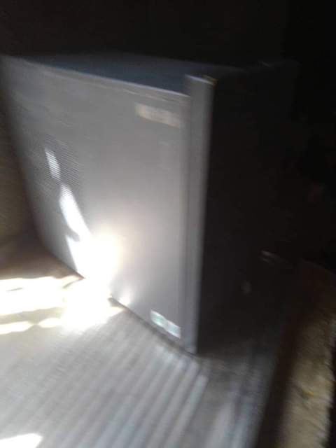 A picture of Dell cpu...core 2 duo 4gb ram 500gb rom