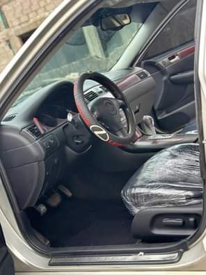 A picture of egistered Barely riven Lexus es330 2005 Full Option Price 5