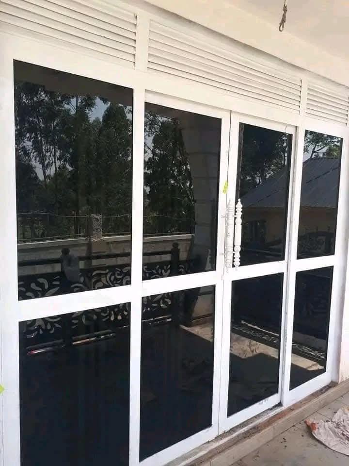 A picture of Glass dealers