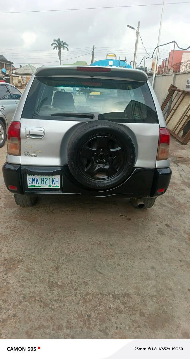 A picture of 2003 Toyota Rav4 2003