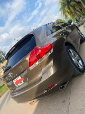 A picture of Extremely CLEAN first body Toyota Venza 09 model v6 keyless