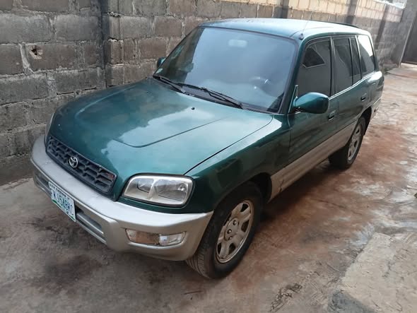A picture of First body paint toyota rav4 2000 model engine gear ac