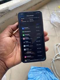 A picture of Iohone Xs Max gb 256