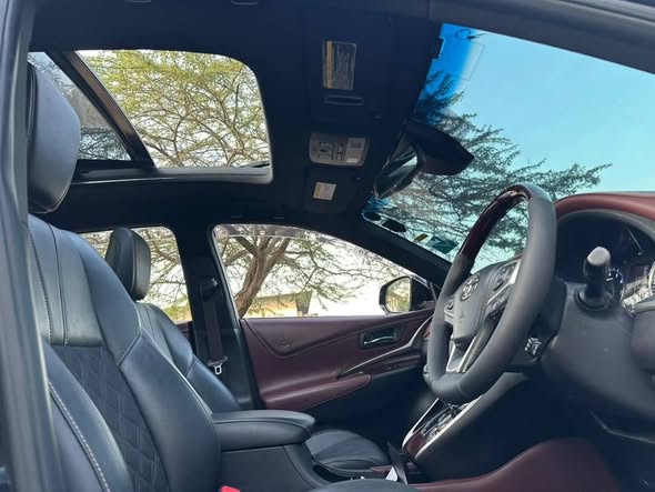A picture of Toyota Harrier Anaconda Year 2017 Cc 1990 Bei 65M Call