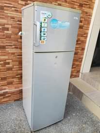 A picture of Nauza fridge nzuri midea offer lK 430k
