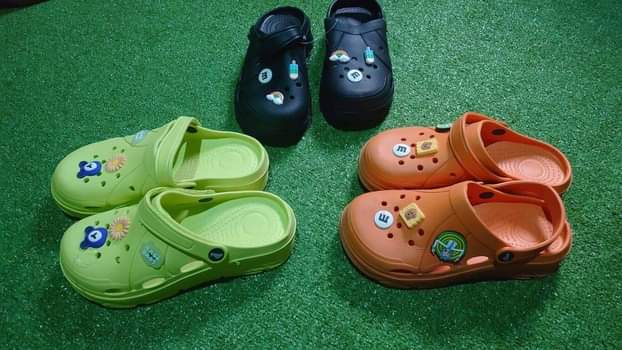 crocs