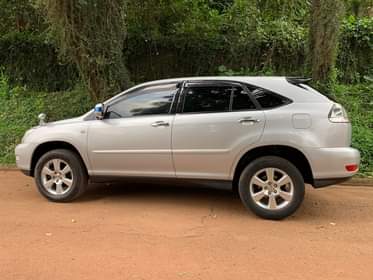 A picture of Toyota Harrier Model 2008 Engine 2 4cc Price 45M 0709788048