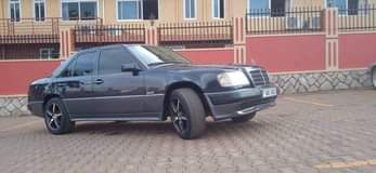 A picture of 1998 Mercedes Benz E220