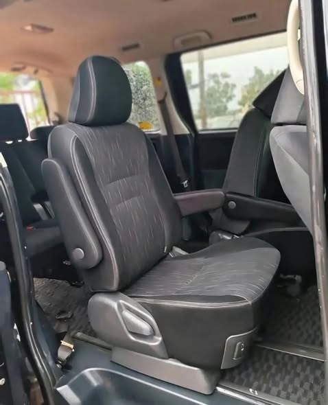 A picture of Toyota Noah 27m model 2012 0756358601 0774586964