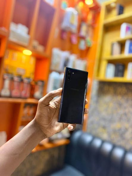 A picture of Samsung note 10