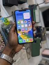 A picture of Iphone 11promax gb256