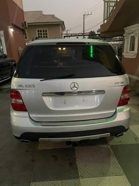 A picture of ML350 2007 used not registered Toks standard price 6 850m