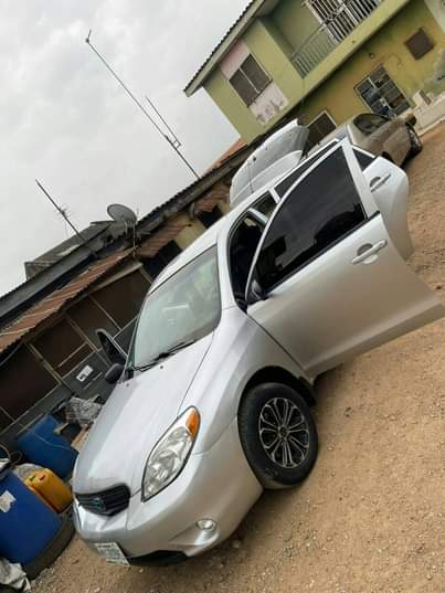A picture of Tomorrow morning deal 06 Toyota matrix First user Very clean