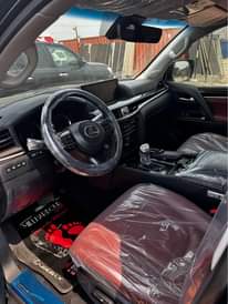 A picture of Toyota Lexus LX 570