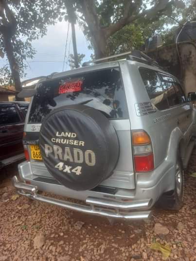 A picture of 2003 Toyota Land cruiser