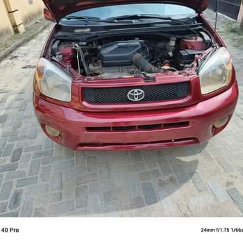 A picture of 2005 toyota Rav