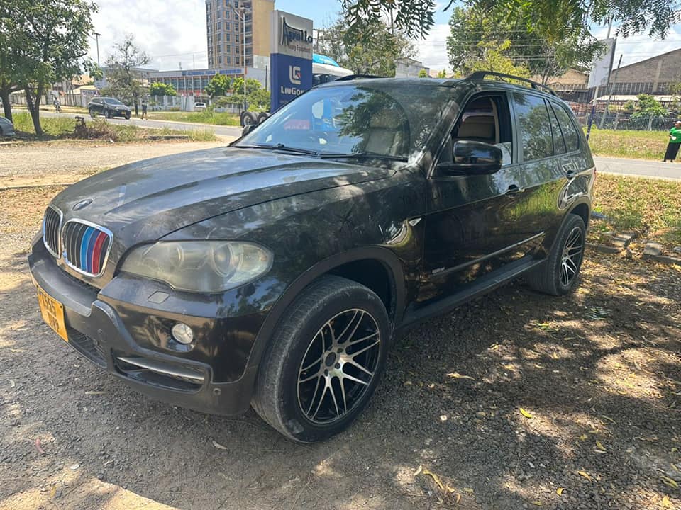 A picture of Bmw x5 Gia auto Full ac Full document Ipo dar