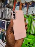 A picture of Samsung galaxy S21 5G 128gb 8gb ram 960k O758206953 clear