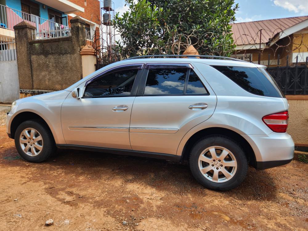 A picture of Mercedes Benz ML350 4MATIC 45m Call 0743795001 0726057699