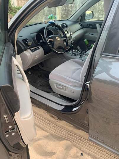 A picture of 2010 highlander for sale