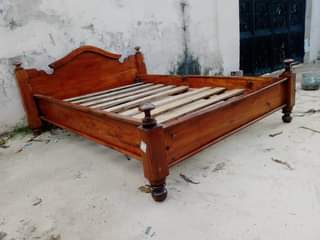 A picture of Nauza kitanda cha mbao 5 6 bei 120000 Location ubungo
