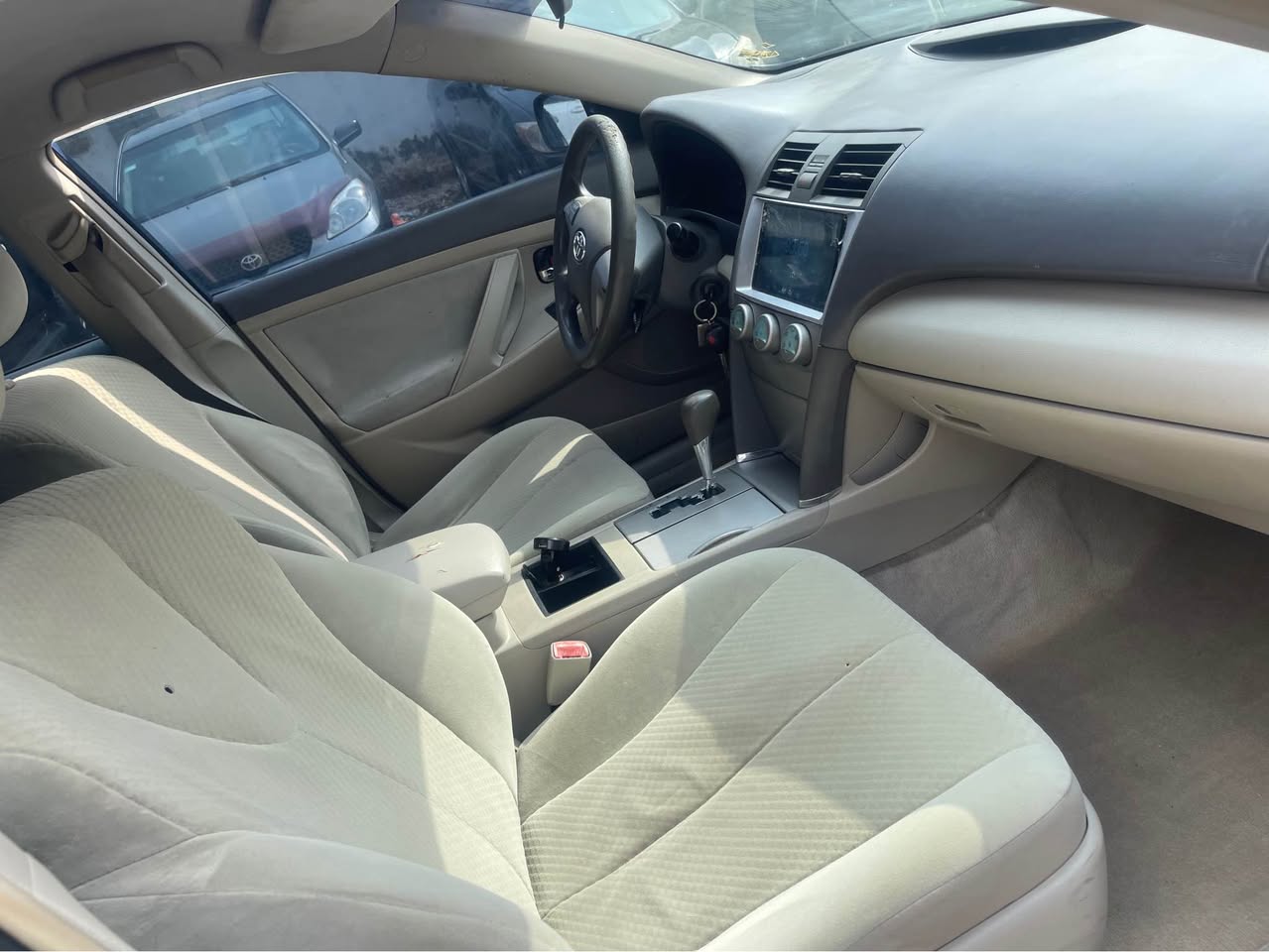 A picture of 2009 Toyota Camry upg to 2011 7.5m