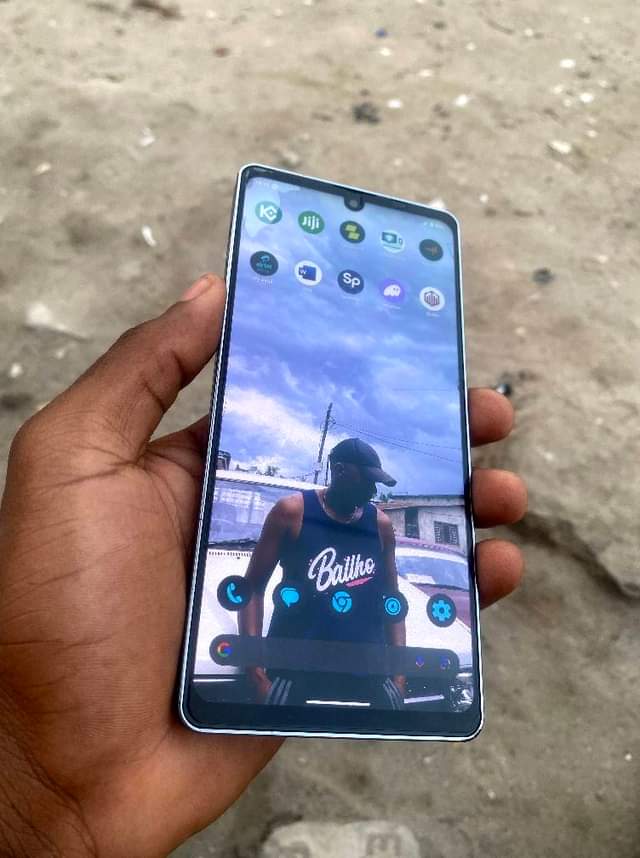 A picture of AQUOS 06