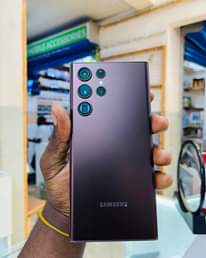 A picture of Note 20 Ultra 5G at 1.2M S21 Ultra 5G at