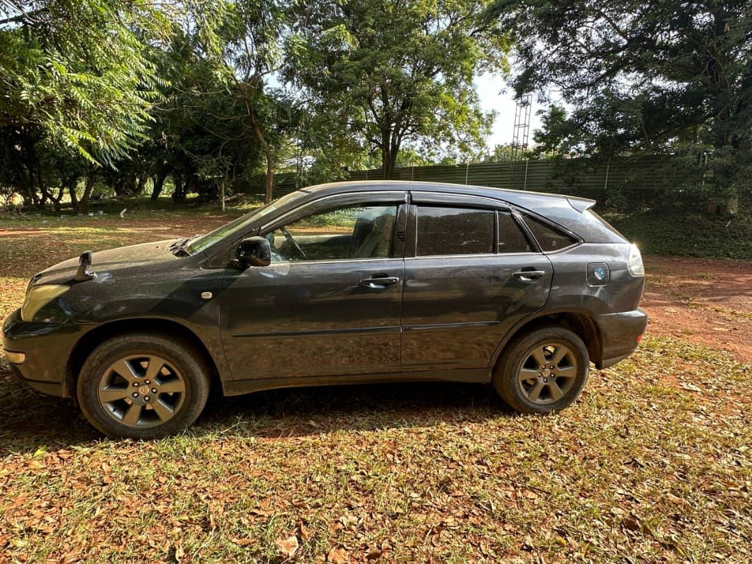 A picture of Toyota Harrier 2.4cc. 22m. Call 0703829297