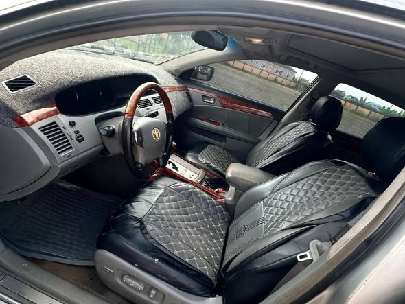 A picture of TOYOTA AVALON LIMITED 2006