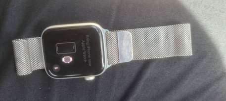 A picture of Apple watch SE 2020