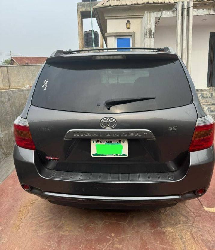 A picture of Toyota Highlander 08. Tokunbo Standard. Ibadan