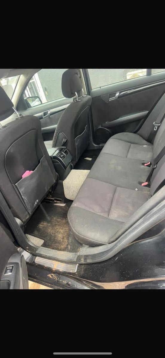 A picture of Diesels engine Mercedes Benz c300 2009