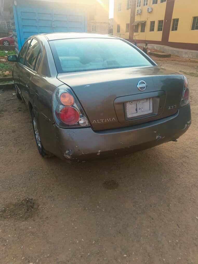 A picture of Nissan Altima SL 04